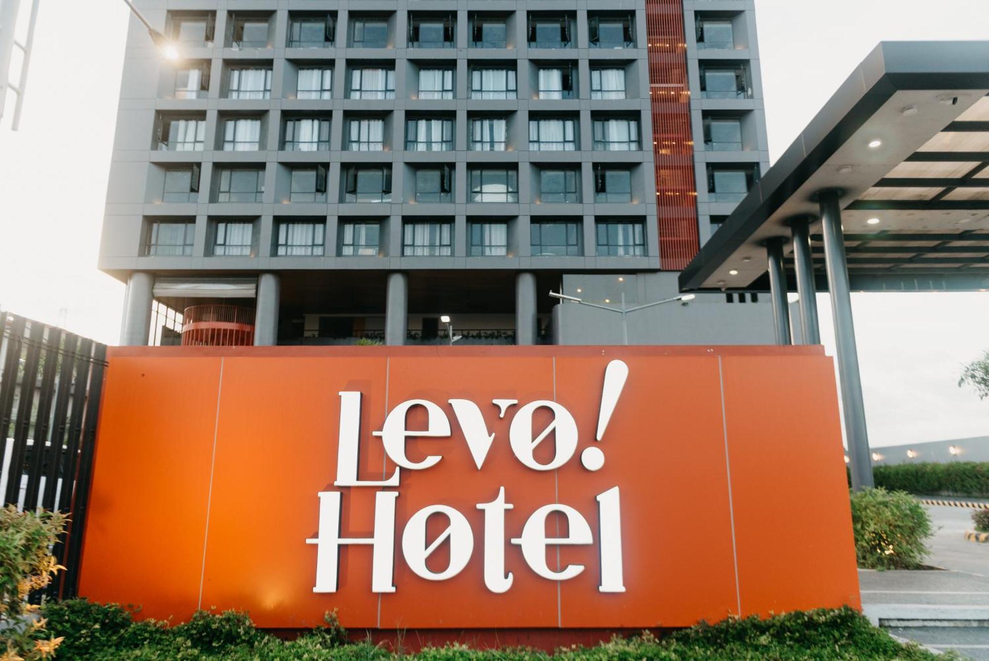 Levo Hotel Urdaneta Exterior photo